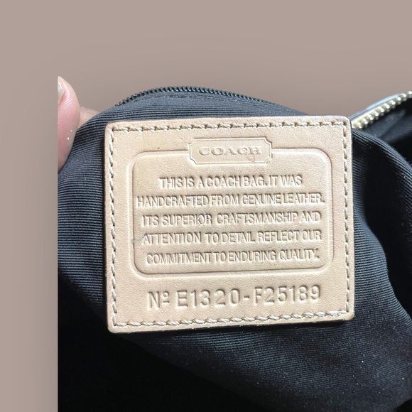 Excellent Used Vintage Coach Signature Stripe Embossed Peyton Patent Satchel Bag - Picture 4 of 6